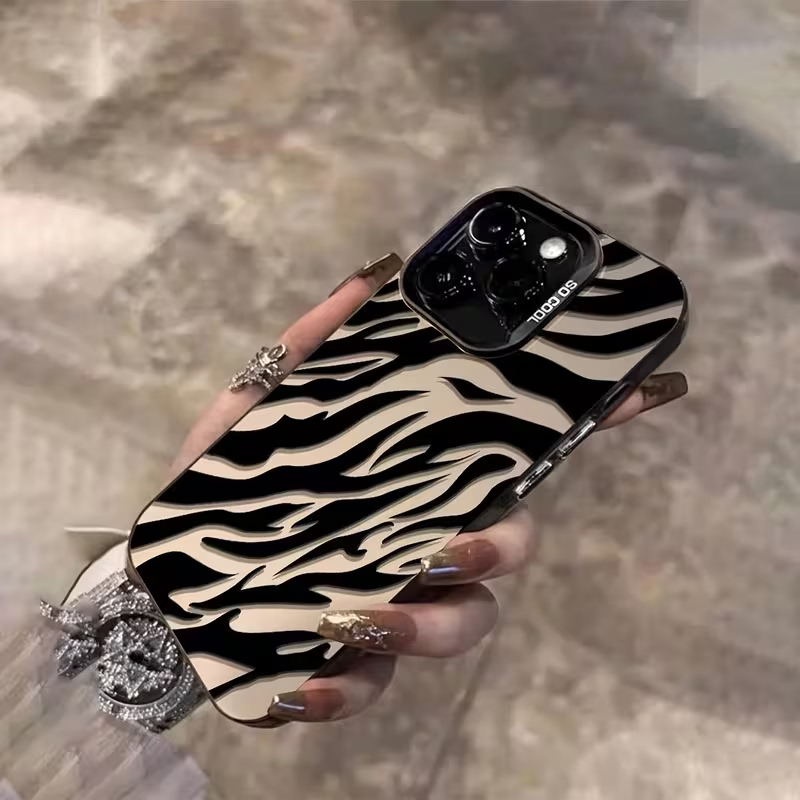 Zebra Pattern Black Advanced I - Apple Iphone 15 recension och pris